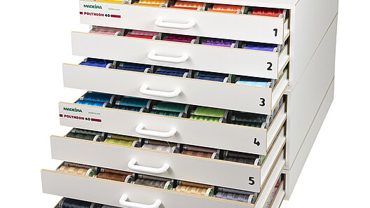 [Translate to Global Deutsch:] Polyester embroidery thread assortment box 400 colours Madeira Polyneon 