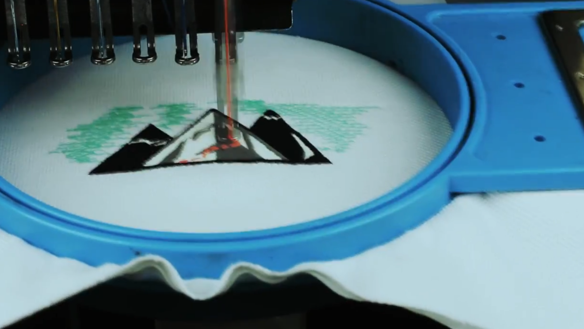 [Translate to Global Portugiesisch:] video showing embroidery on sportswear