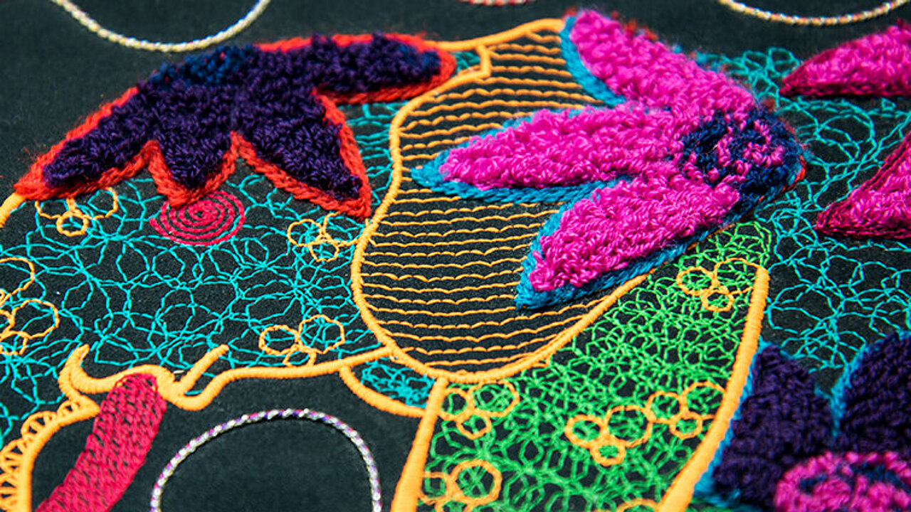 [Translate to Global Französisch:] large embroidery design with chenille and runnint stitches