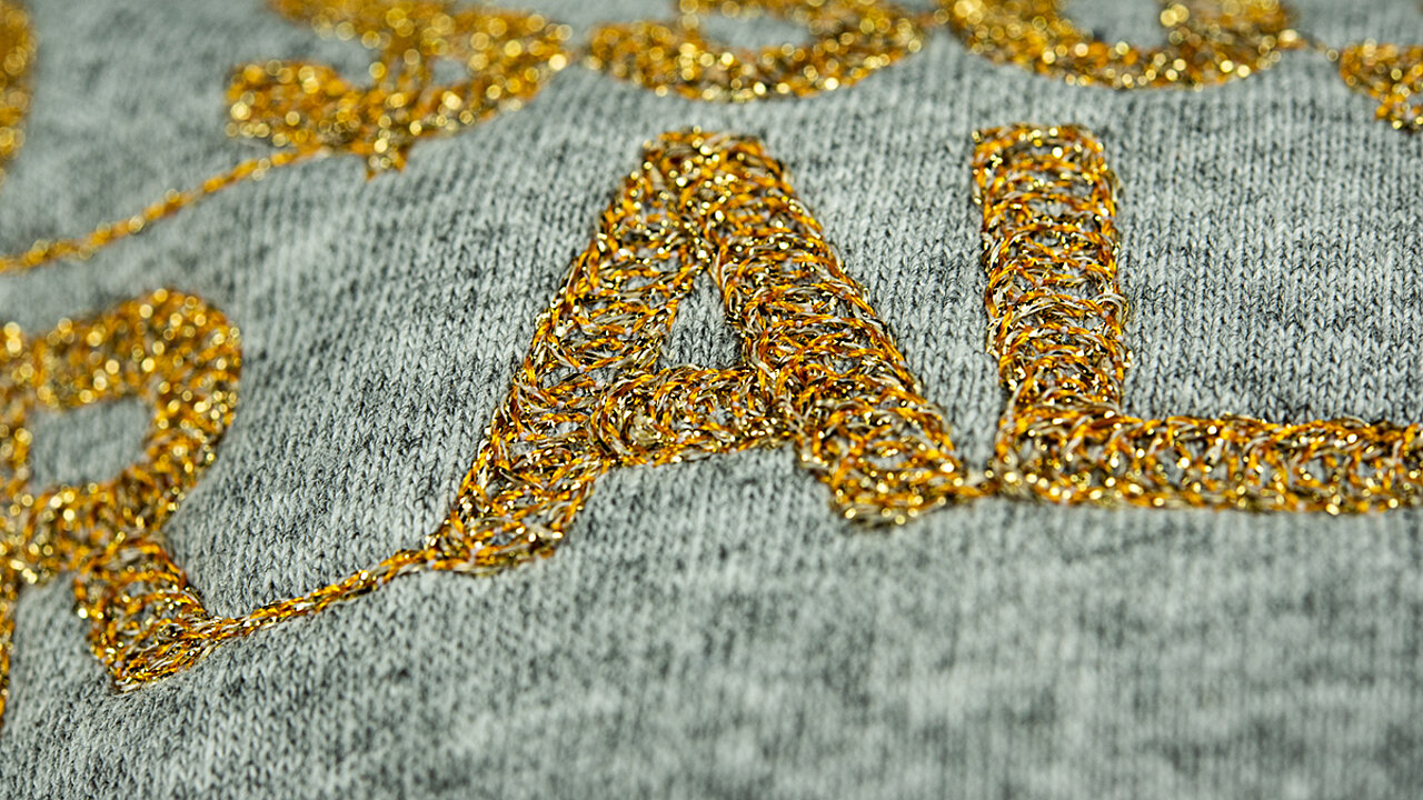 Close up of the letters RAL in gold 