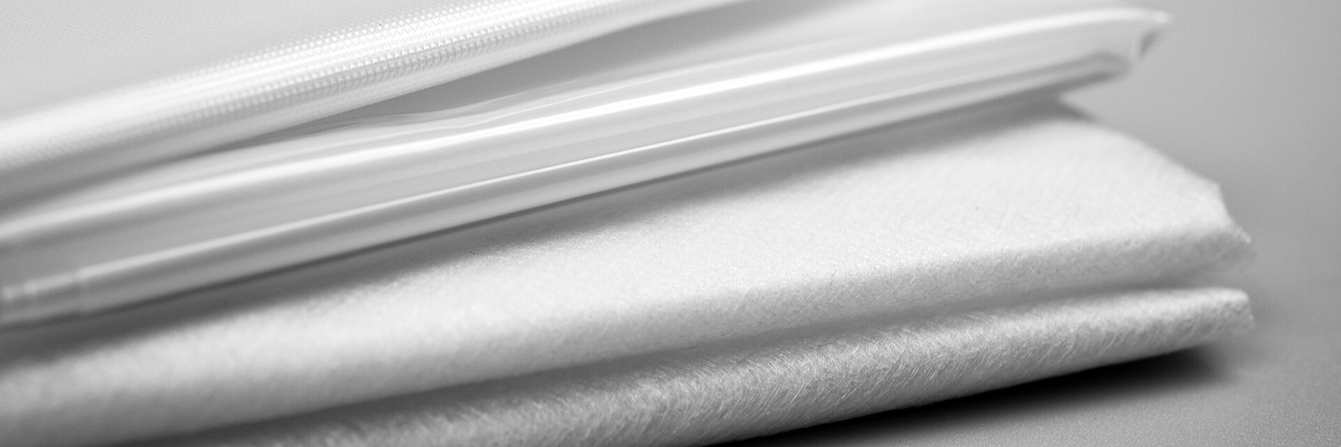 Weiße Stickunterlagen